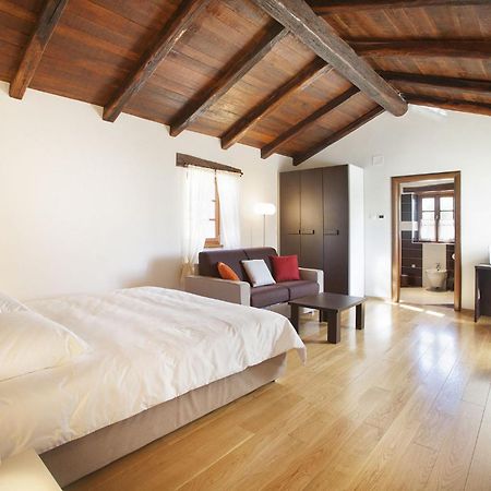 Villa Poropati, Groznjan, Istria - Luxury Countryside Estate For Up To 19 Persons - Large Pool Of 80M2 With Kids Section Eksteriør billede