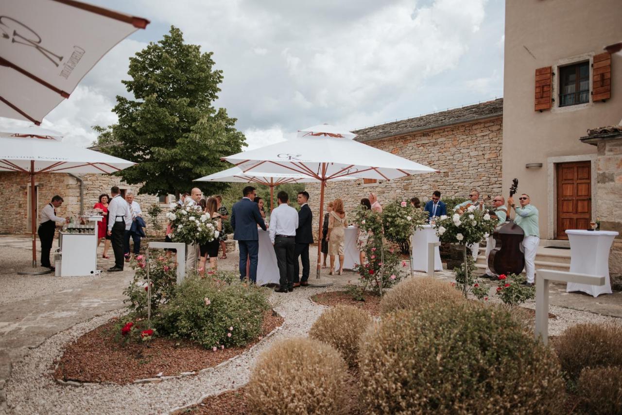 Villa Poropati, Groznjan, Istria - Luxury Countryside Estate For Up To 19 Persons - Large Pool Of 80M2 With Kids Section Eksteriør billede