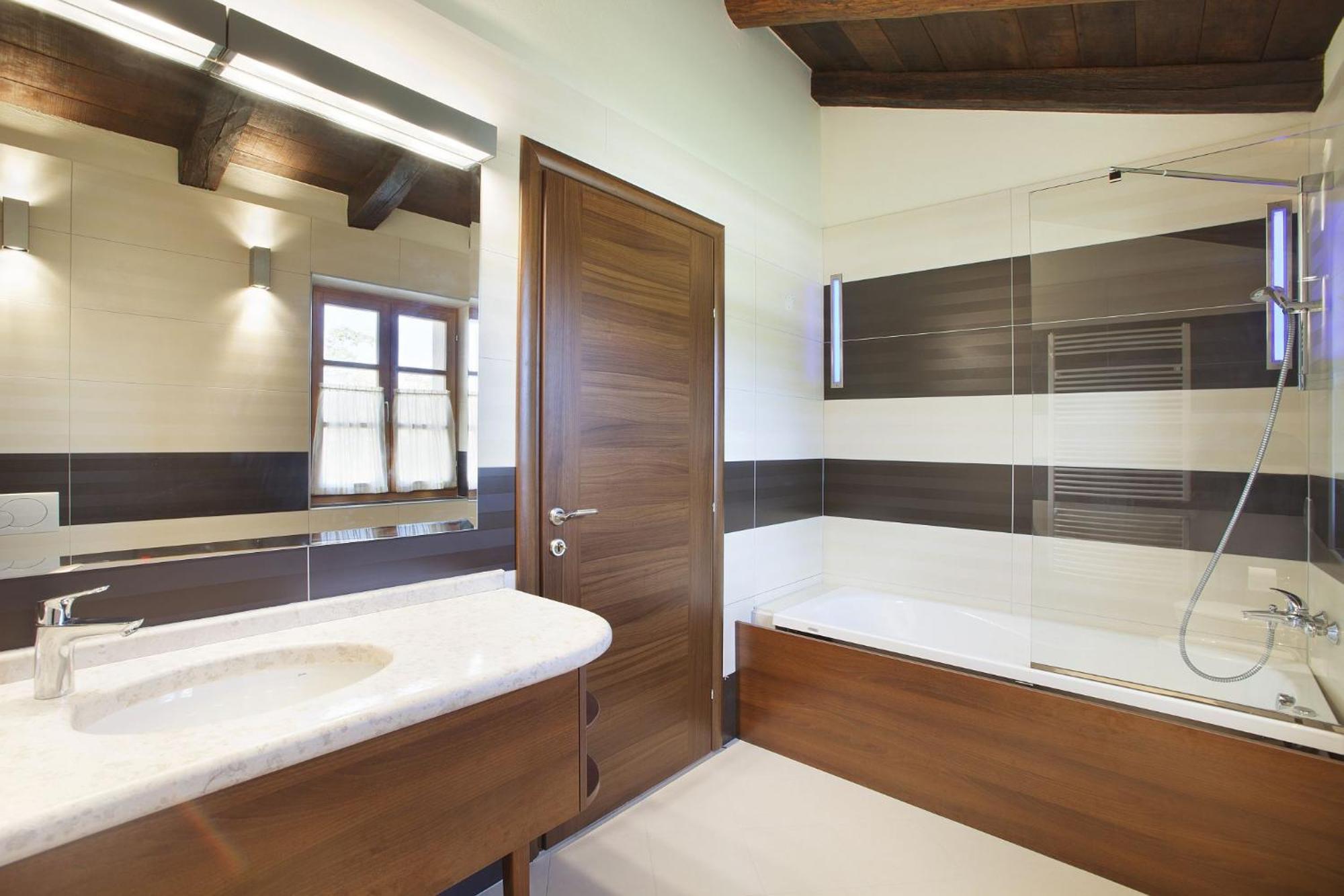 Villa Poropati, Groznjan, Istria - Luxury Countryside Estate For Up To 19 Persons - Large Pool Of 80M2 With Kids Section Eksteriør billede