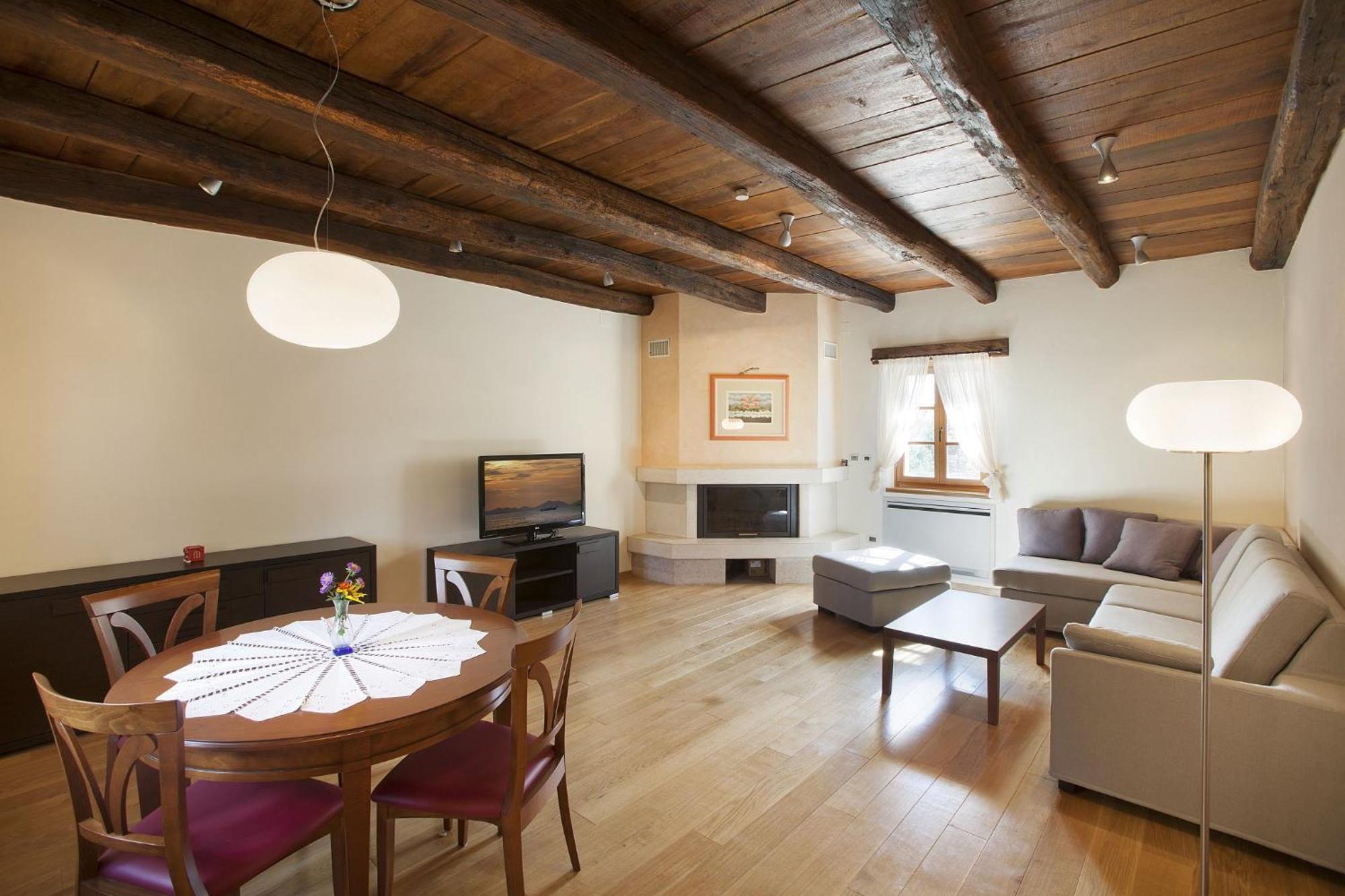 Villa Poropati, Groznjan, Istria - Luxury Countryside Estate For Up To 19 Persons - Large Pool Of 80M2 With Kids Section Eksteriør billede