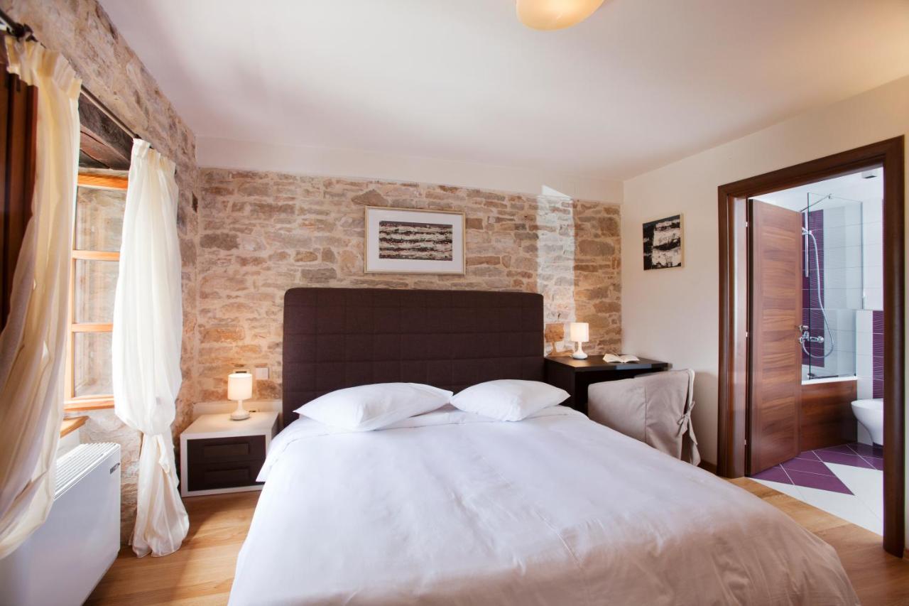 Villa Poropati, Groznjan, Istria - Luxury Countryside Estate For Up To 19 Persons - Large Pool Of 80M2 With Kids Section Eksteriør billede
