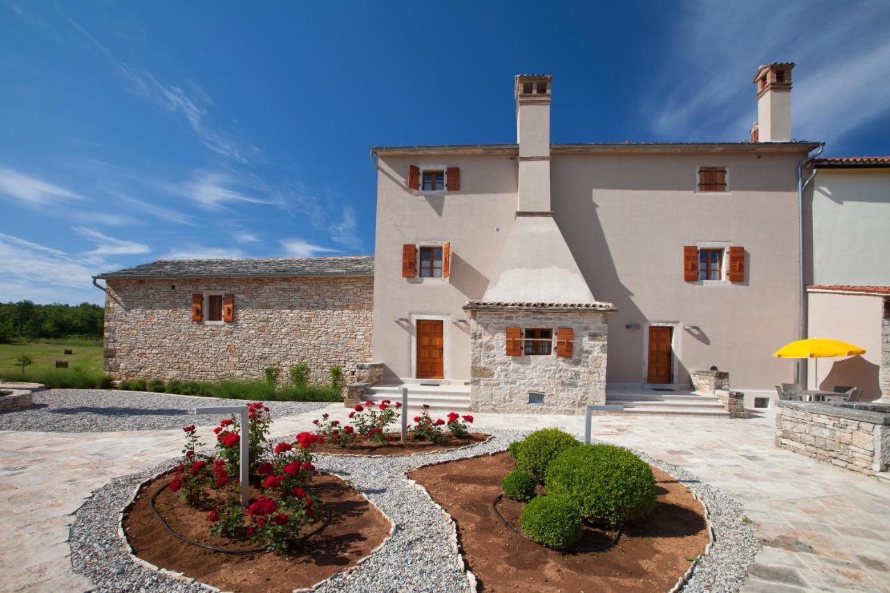 Villa Poropati, Groznjan, Istria - Luxury Countryside Estate For Up To 19 Persons - Large Pool Of 80M2 With Kids Section Eksteriør billede