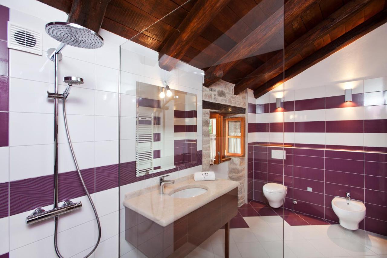 Villa Poropati, Groznjan, Istria - Luxury Countryside Estate For Up To 19 Persons - Large Pool Of 80M2 With Kids Section Eksteriør billede